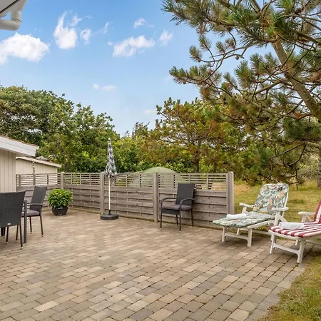 Jale - 300m From The Sea By Interhome